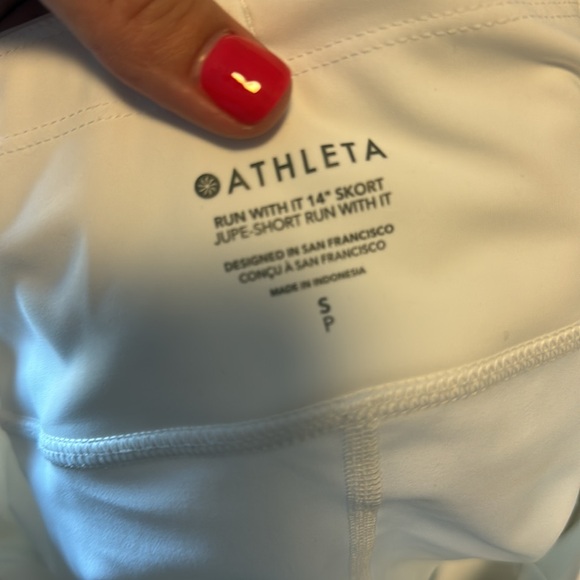 Barely worn Athleta run with it skort size small (14” long) - Picture 4 of 4